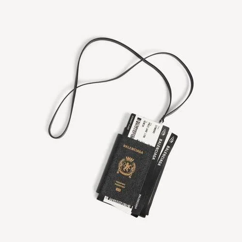 Men’s passport phone holder in black Men’s passport phone holder in black