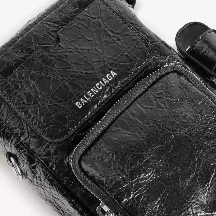 Men’s superbusy vertical crossbody bag in black Men’s superbusy vertical crossbody bag in black