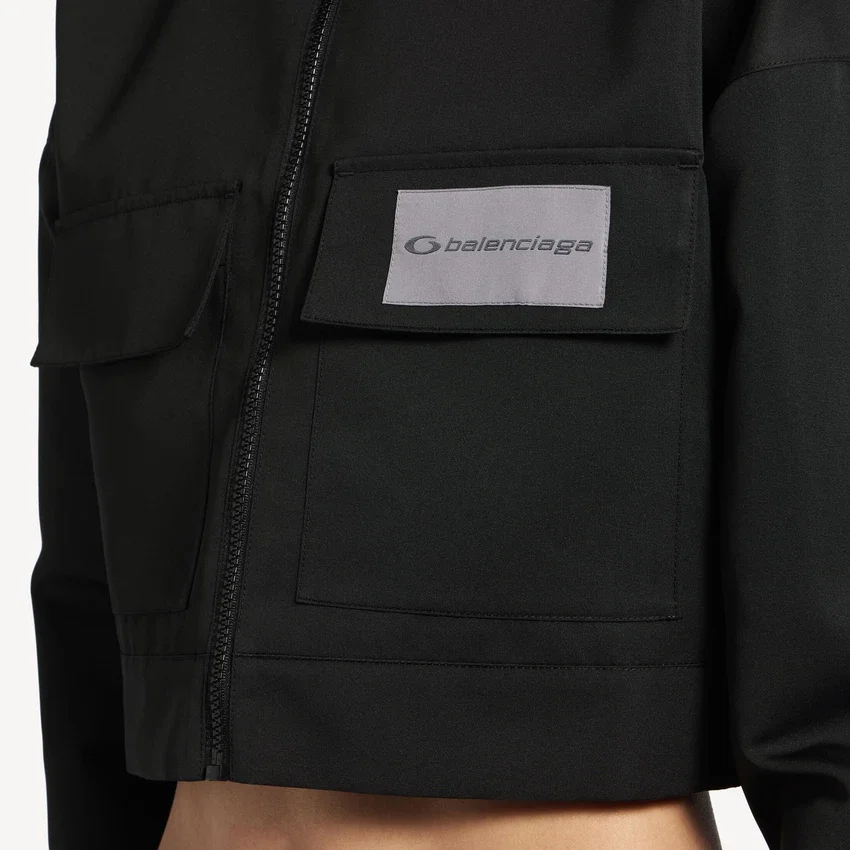 Women’s cropped tracksuit jacket in black Women’s cropped tracksuit jacket in black