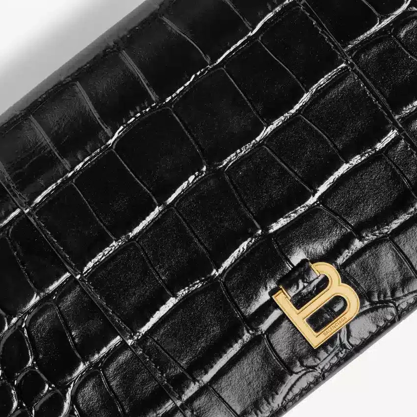 Women’s hourglass phone pouch in black Women’s hourglass phone pouch in black