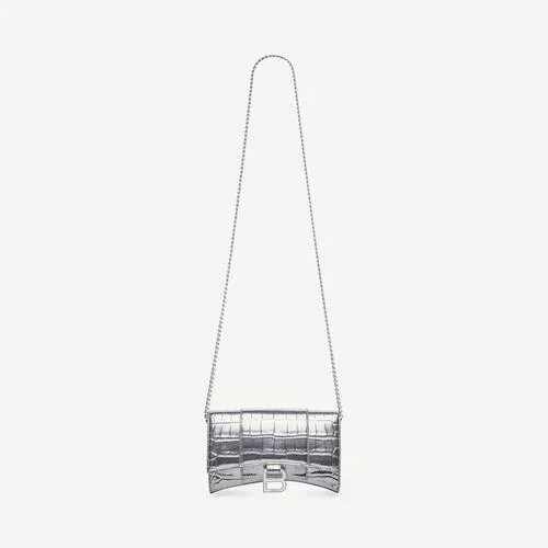 Women’s hourglass wallet on chain in silver Women’s hourglass wallet on chain in silver