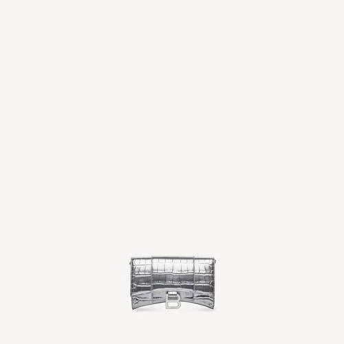 Women’s hourglass wallet on chain in silver Women’s hourglass wallet on chain in silver