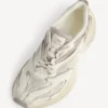 Women’s jet sneaker in eggshell