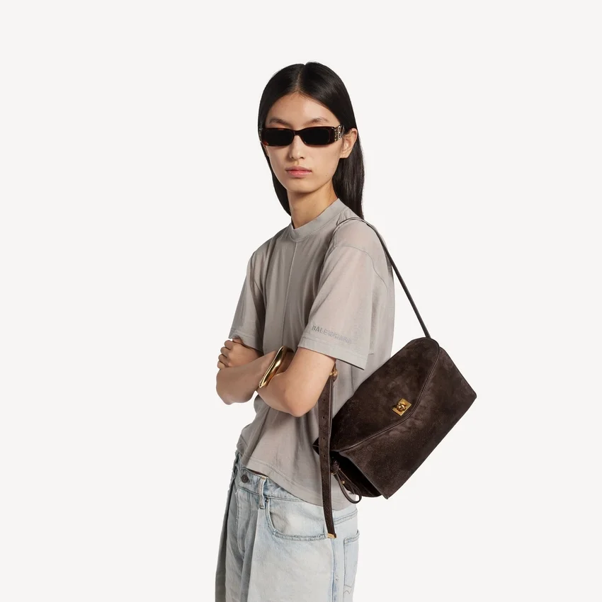 Women’s le 7 shoulder bag medium in moka Women’s le 7 shoulder bag medium in moka