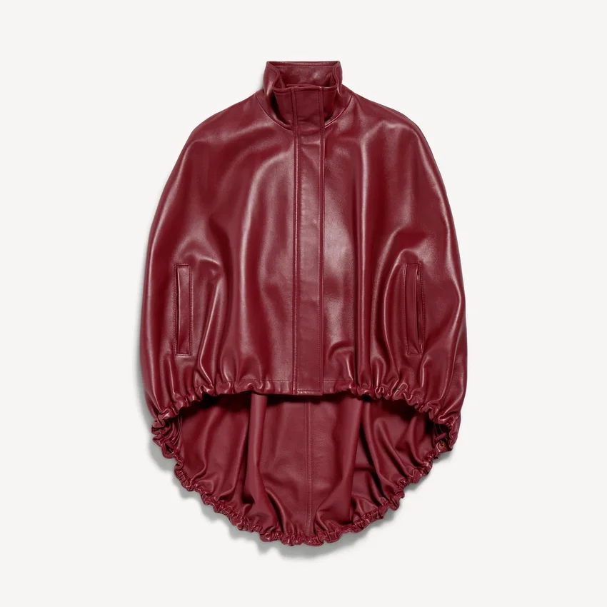 Women’s short cape in burgundy Women’s short cape in burgundy
