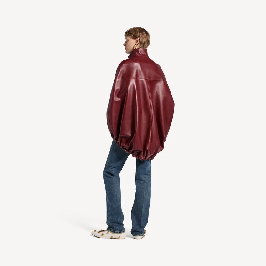 Women’s short cape in burgundy Women’s short cape in burgundy