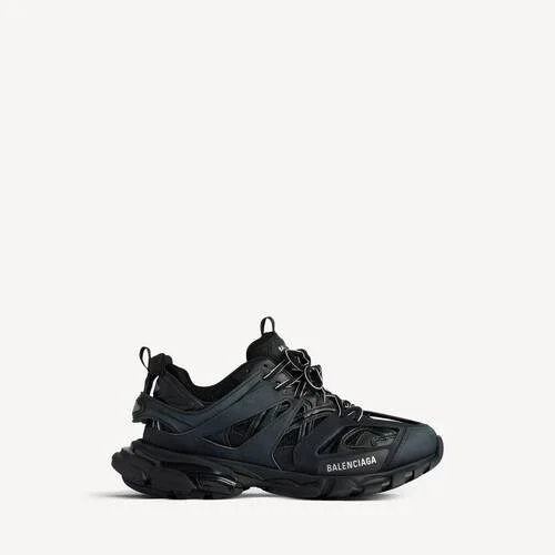 Women’s track sneaker in black Women’s track sneaker in black
